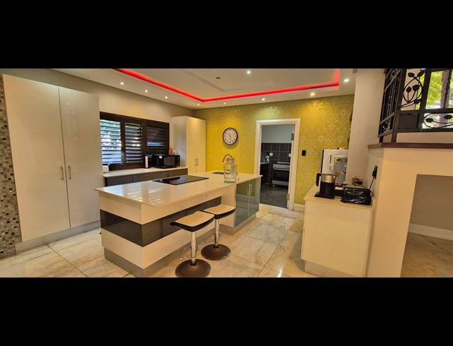 5 BEDROOM HOUSE FOR SALE IN IZINGA RIDGE